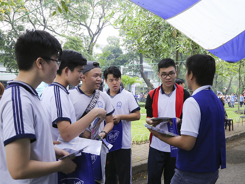 tuyen sinh bach khoa 011
