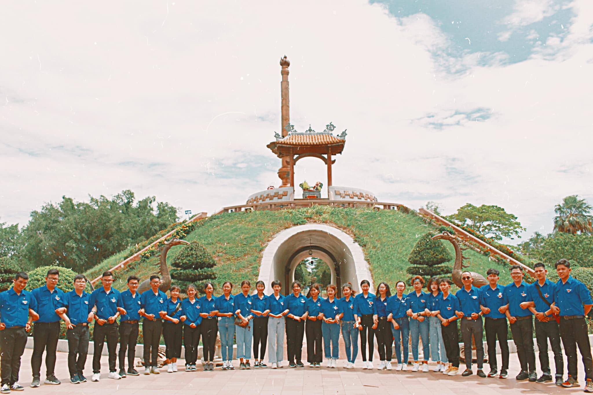 vlu hanh trinh tham den hung 2019 f