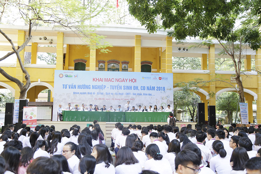 dai hoc van lang huong nghiep trungvuong b