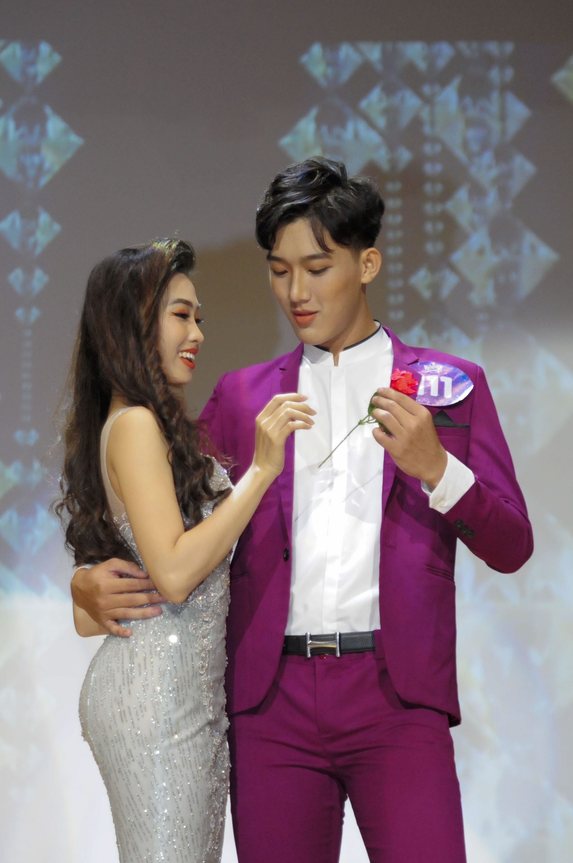 vlu dem vinh danh guong mat uu tu miss mister k