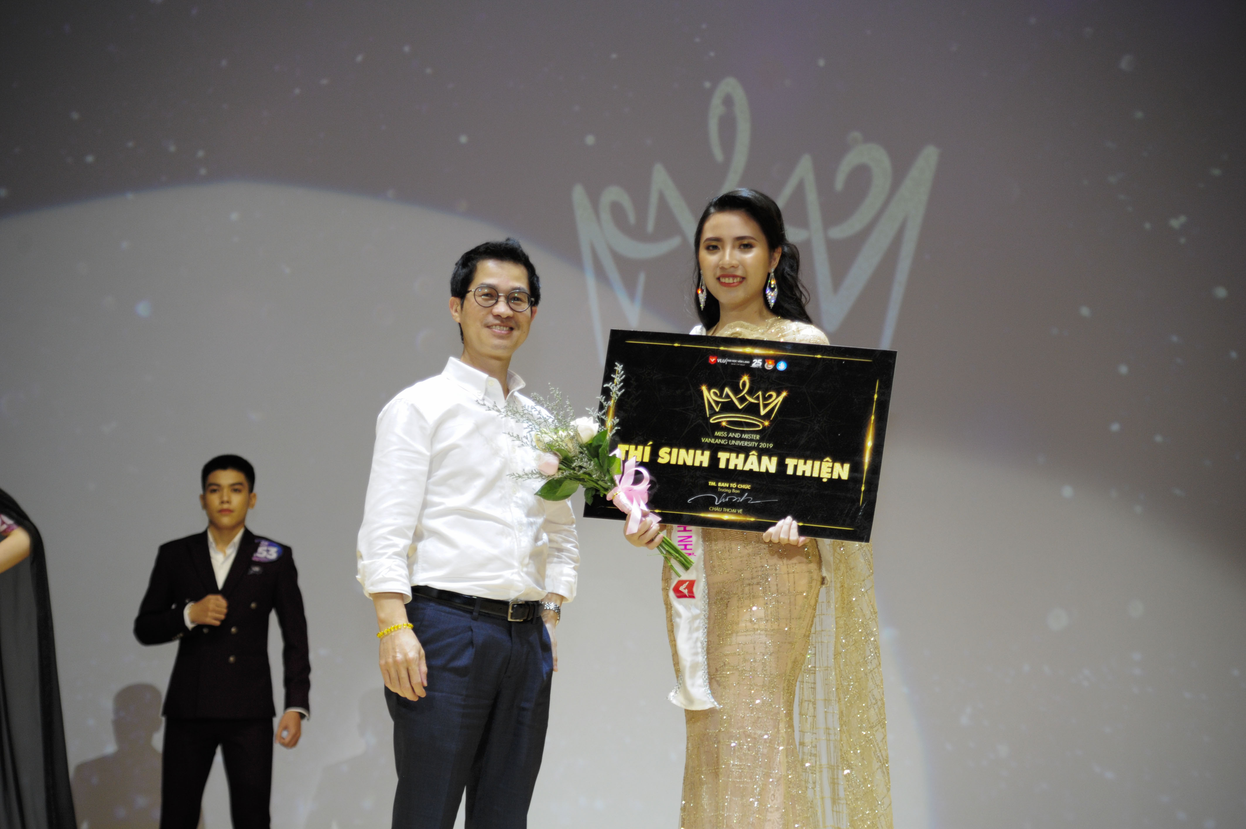 vlu dem vinh danh guong mat uu tu miss mister m