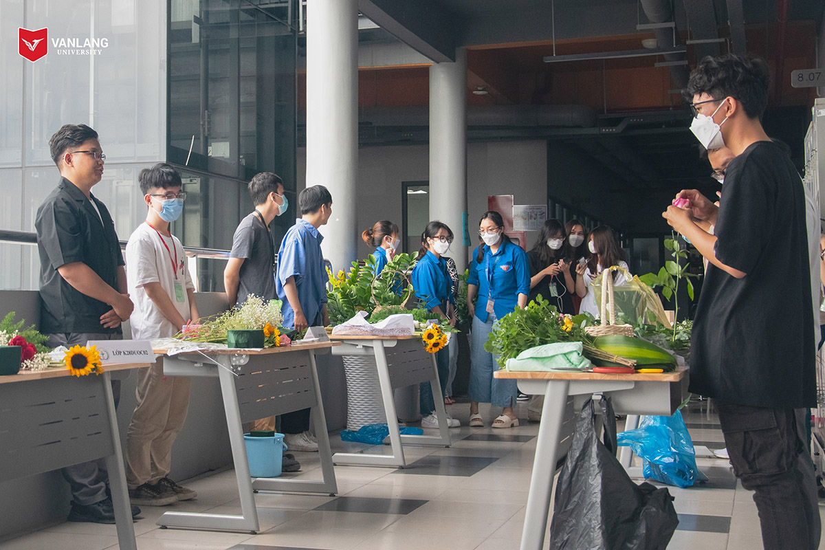 vlu khoa duoc to chuc cuoc thi cam hoa nhan ngay 20 10 a