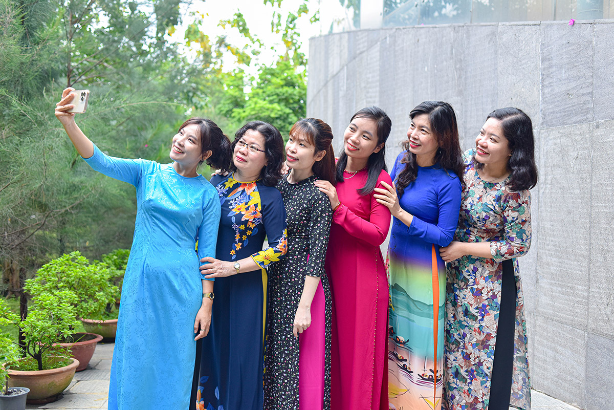vlu tuan le ao dai van lang d