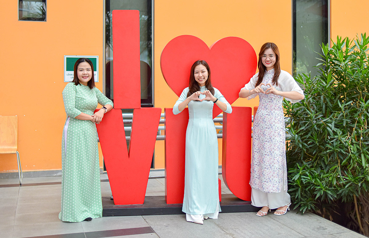 vlu tuan le ao dai van lang e