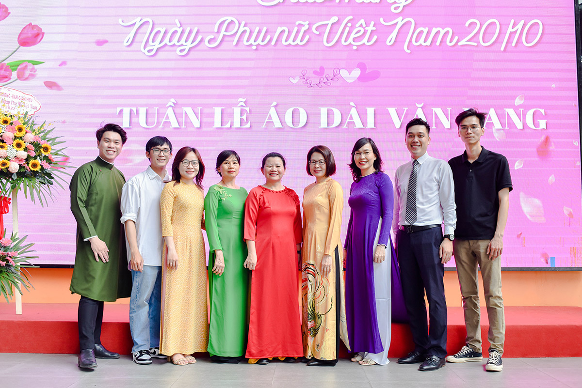 vlu tuan le ao dai van lang f