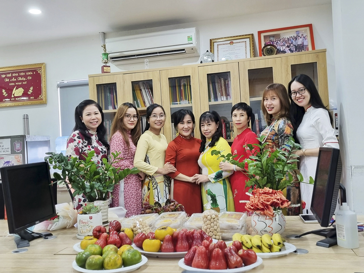 vlu tuan le ao dai van lang h