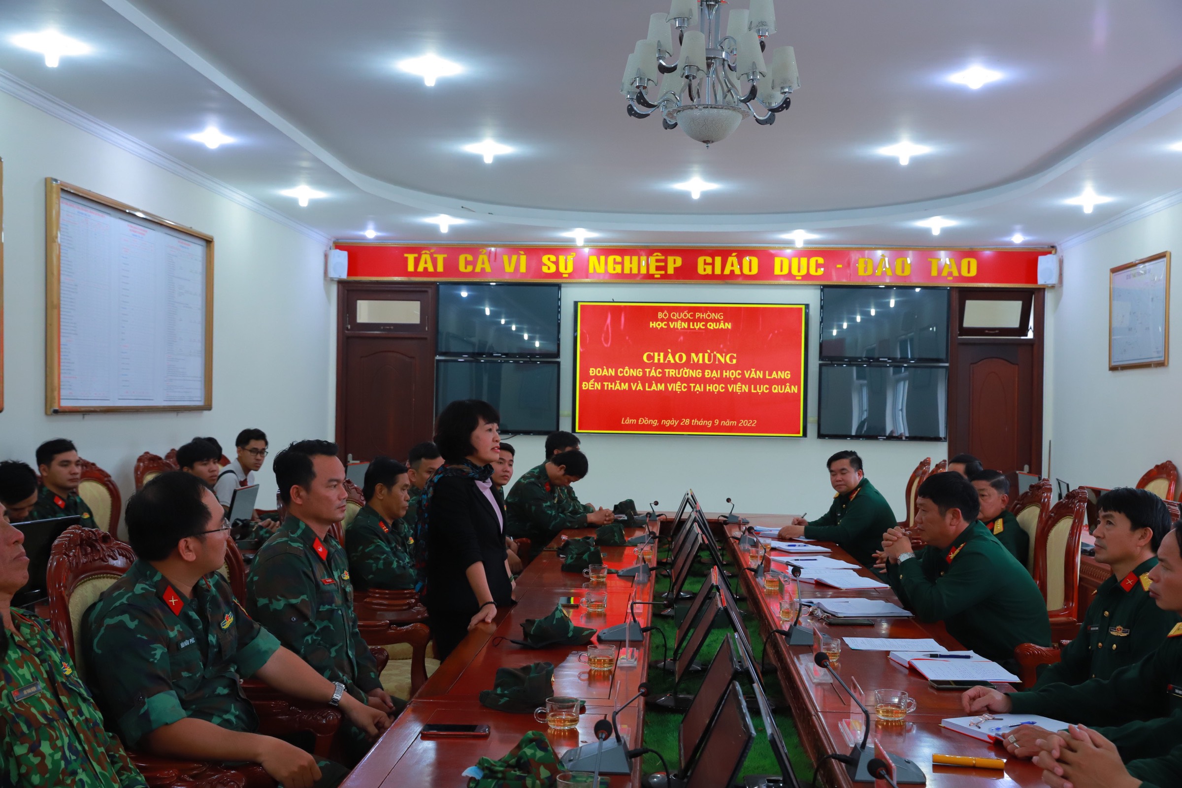 vlu tham hoc hoi kinh nghiem hoc vien luc quan b