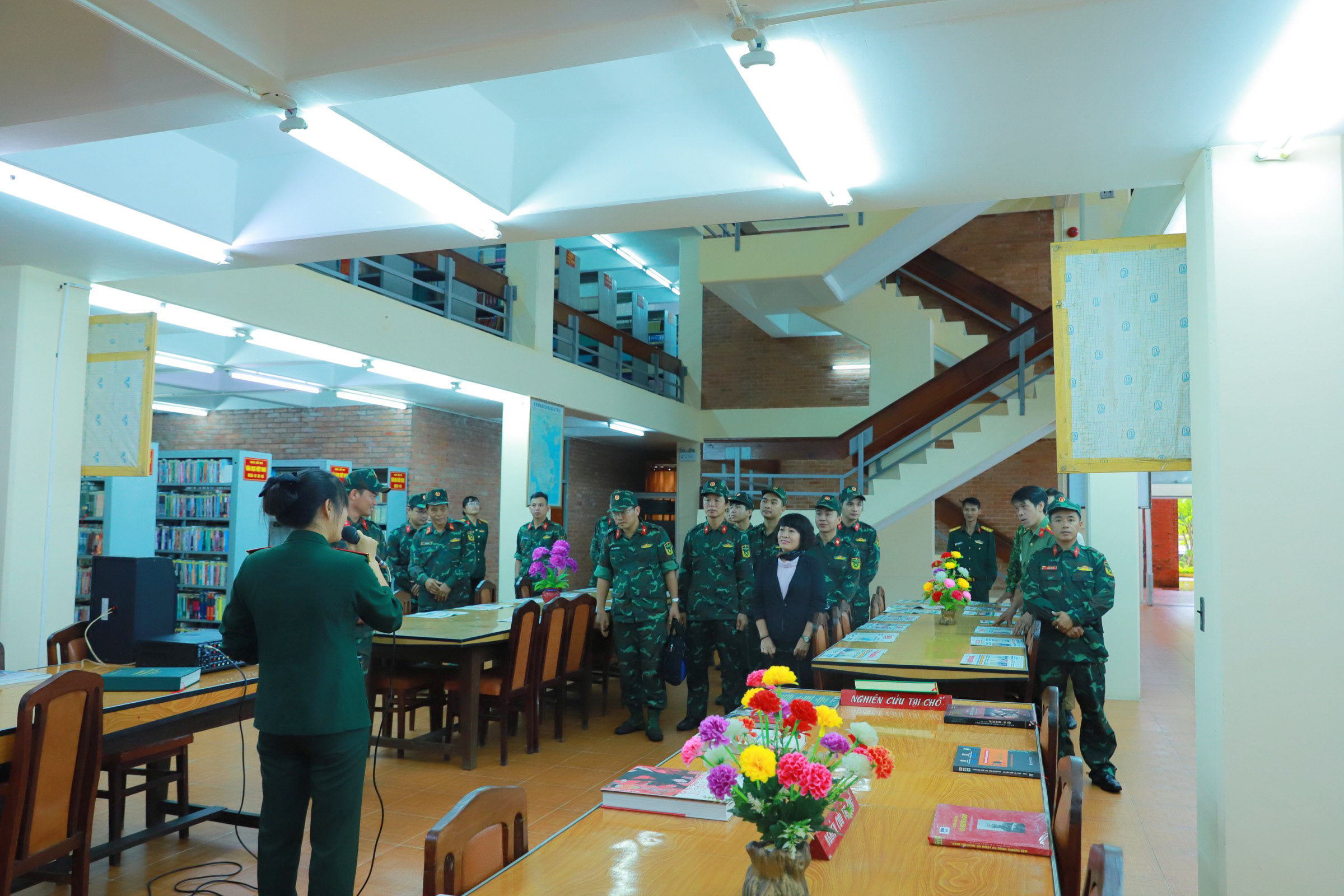 vlu tham hoc hoi kinh nghiem hoc vien luc quan d
