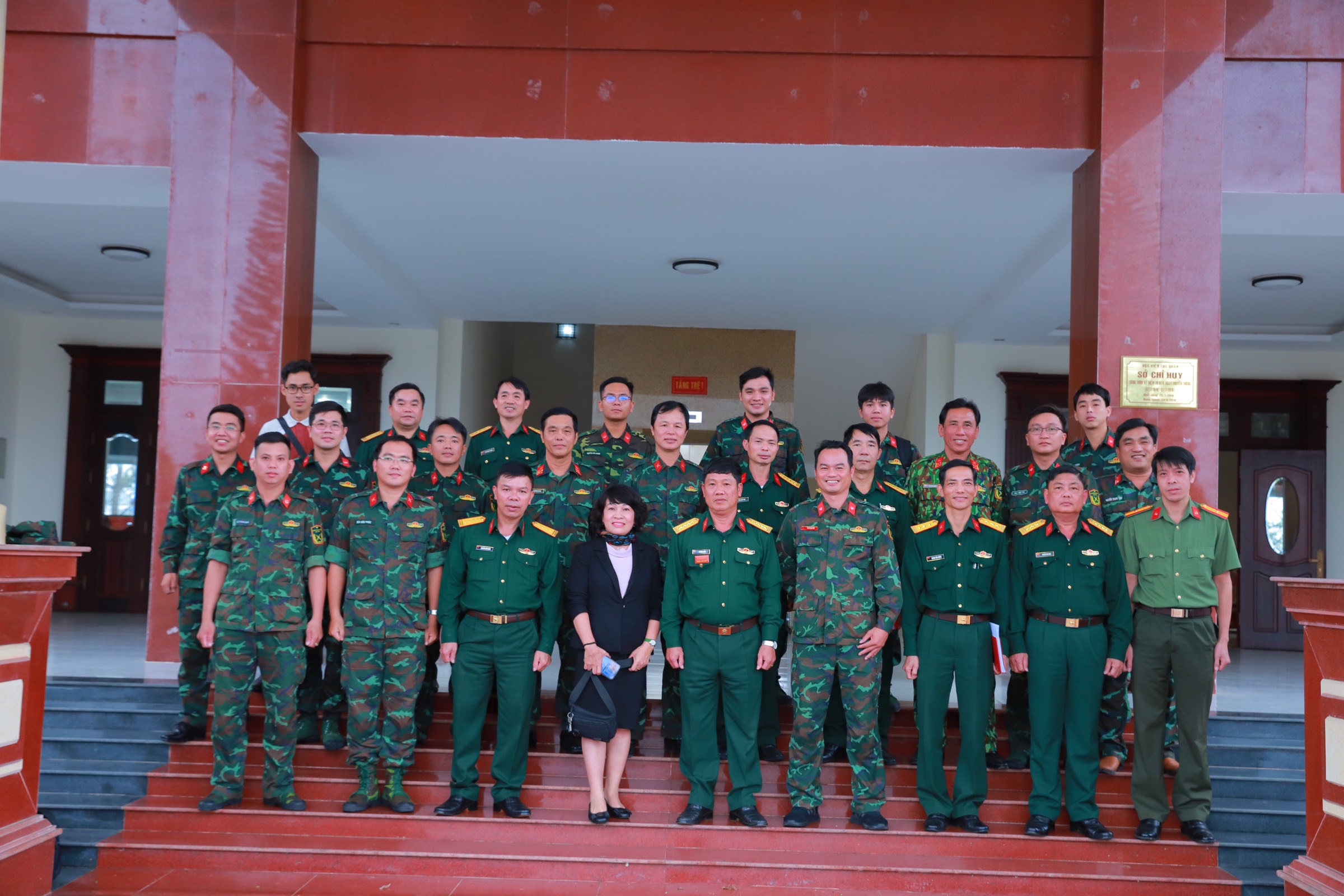 vlu tham hoc hoi kinh nghiem hoc vien luc quan f