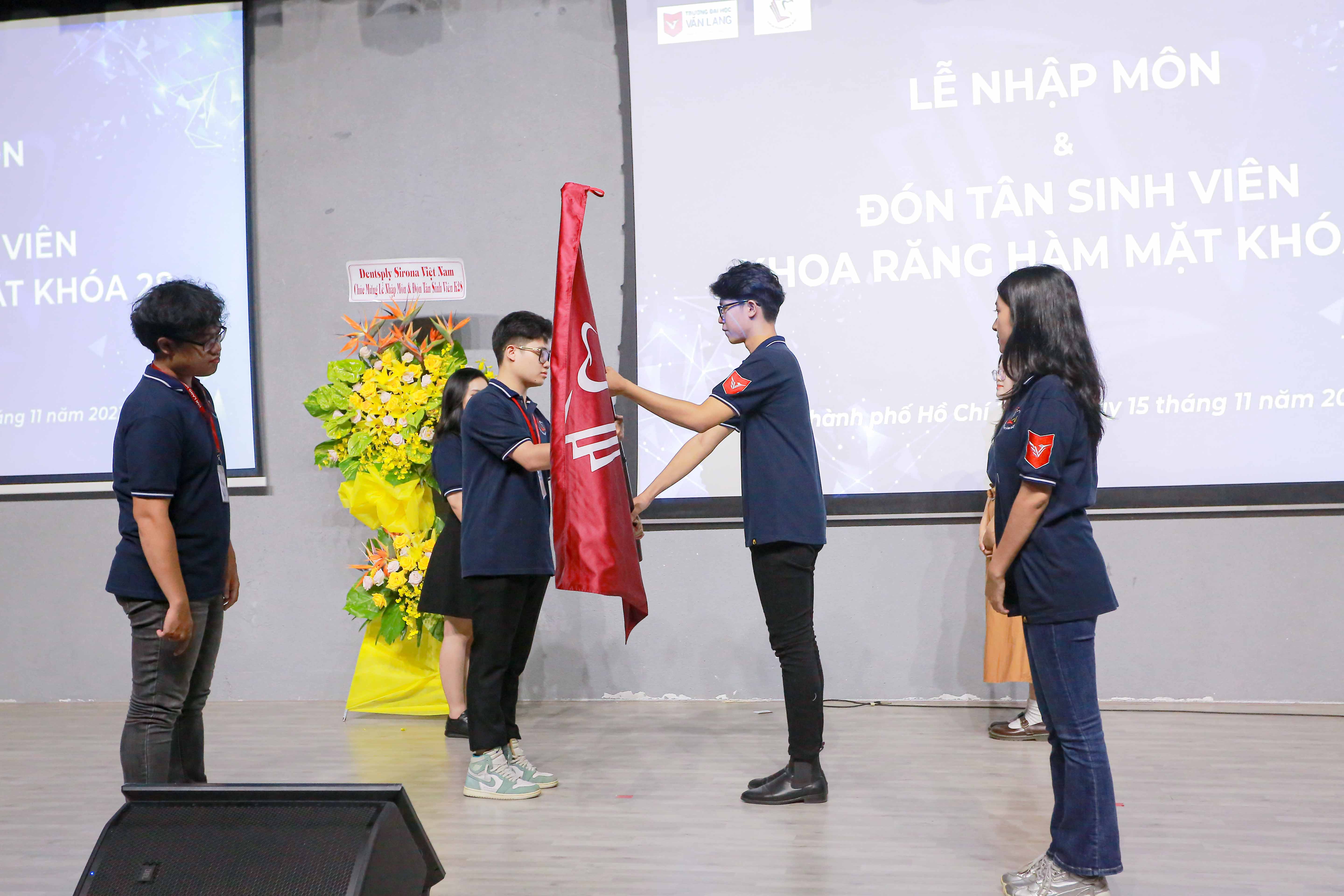 vlu le nhap mon chao don tan sinh vien khoa 28 khoa rang ham mat e