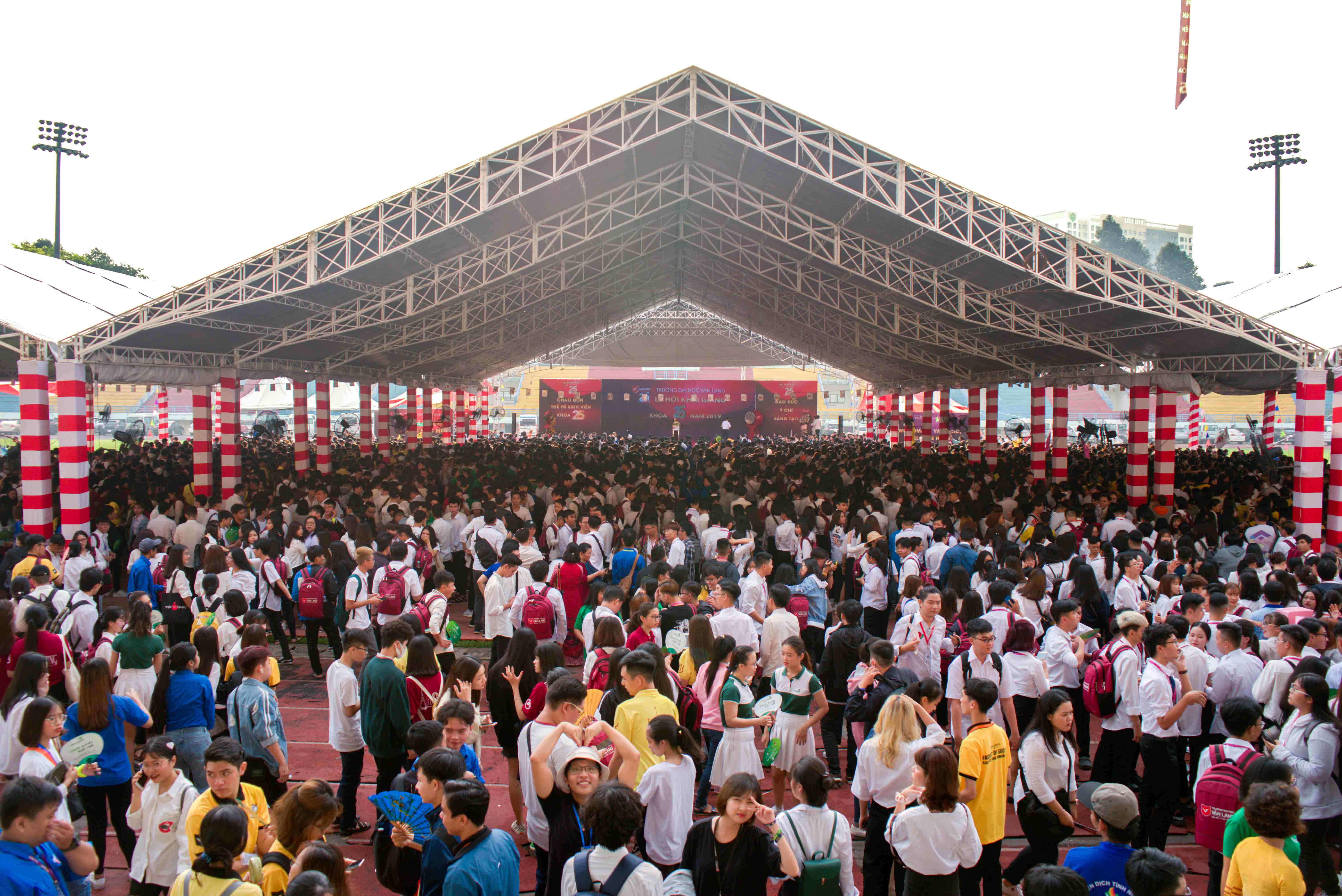 khai giang khoa 25