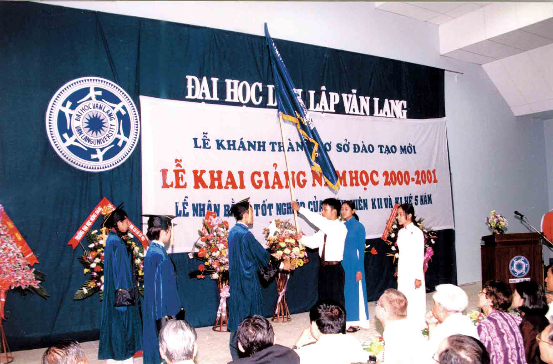 vlu khai giang aaaaaa