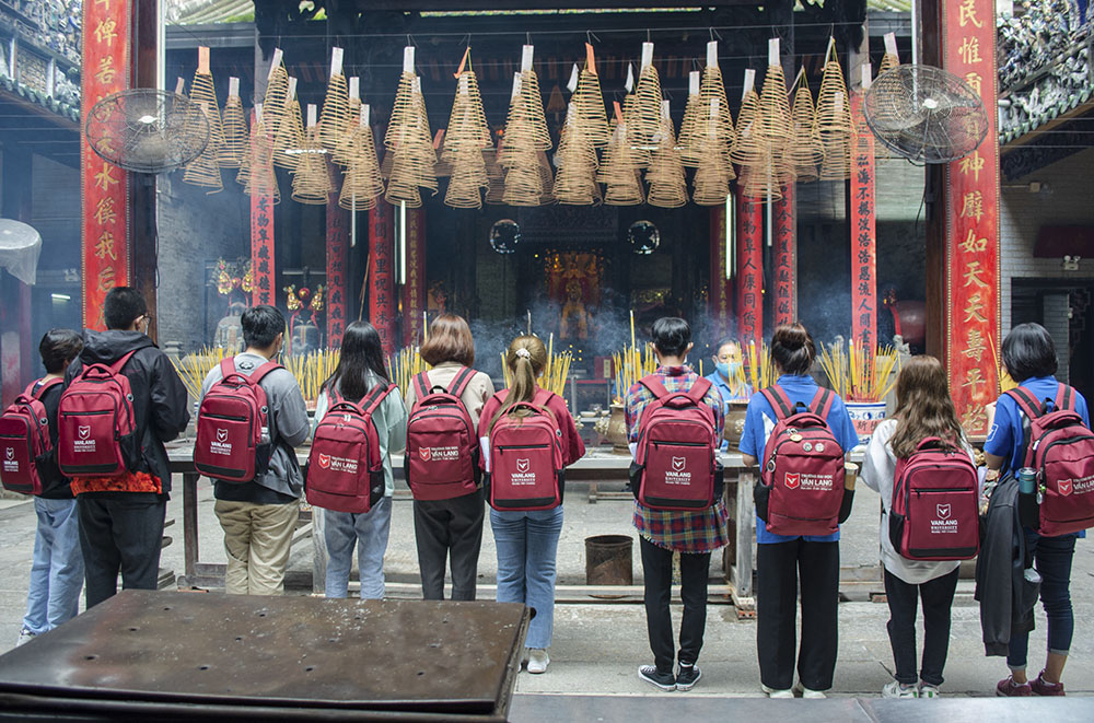 clb fola khoa ngoai ngu tham chua ba thien hau f