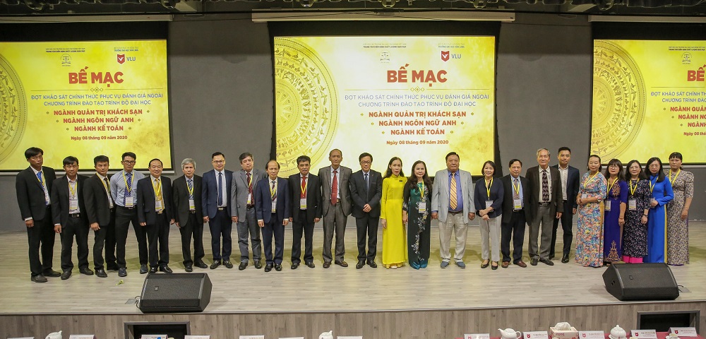 vlu be mac danh gia ngoai aaaa