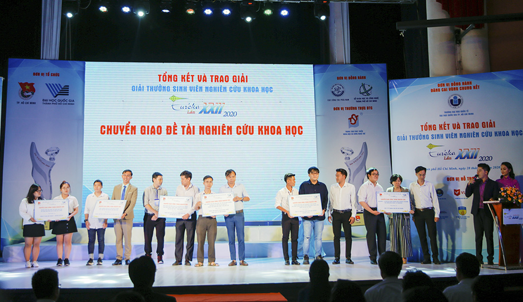 vlu sv vl nhan giai thuong eureka bb