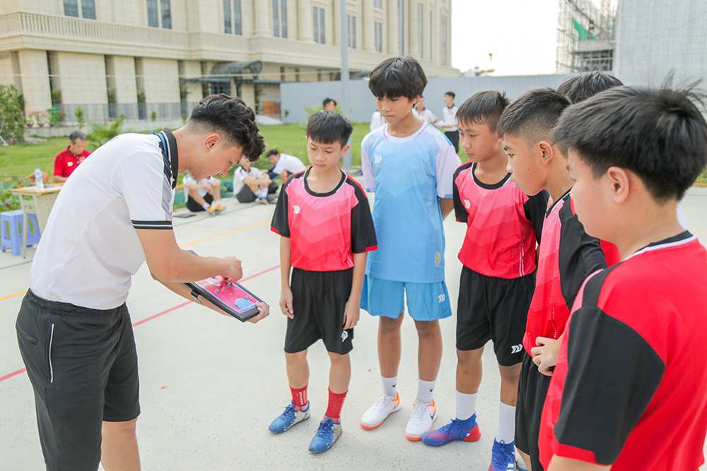 vlu khoi dong giai futsal a