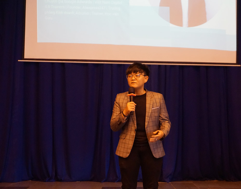 ĐH Van Lang sv pr cung google tim hieu digital 4.0 2