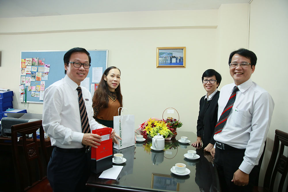 dai hoc van lang nhan qua tu cong ty ISO