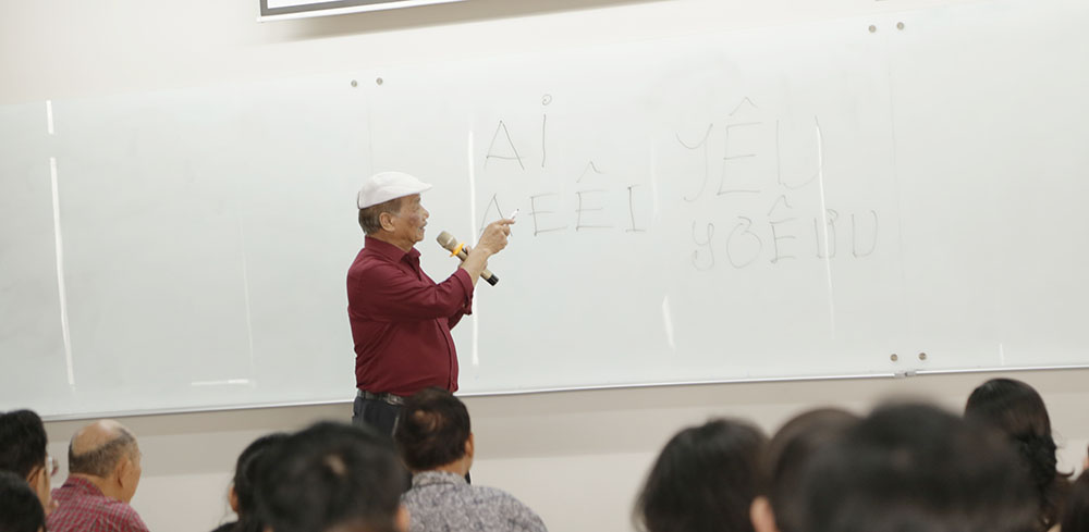 dai hoc van lang nsnd tran hieu toa dam sv vlu d