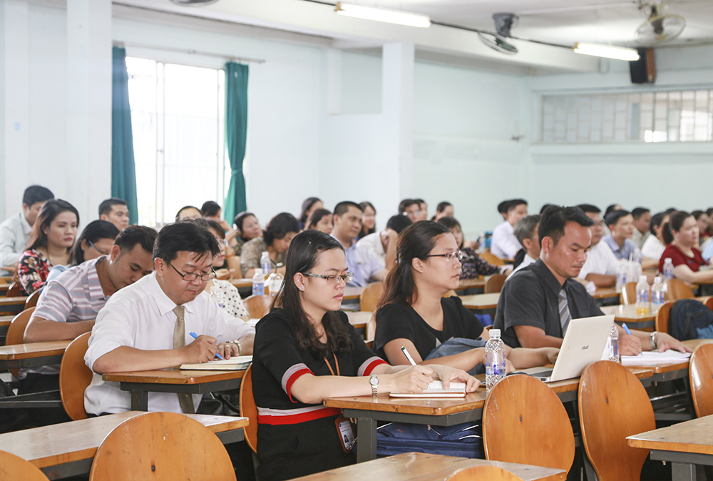 DH Van lang le tan ngoai giao 5