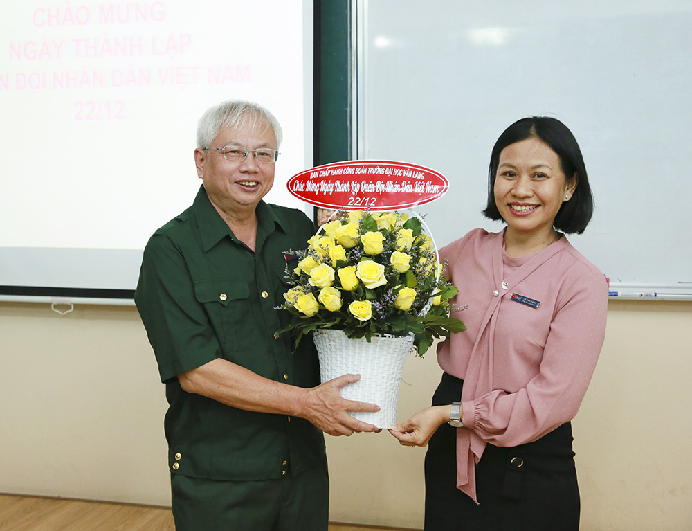 dai hoc van lang hop mat cuu chien binh b