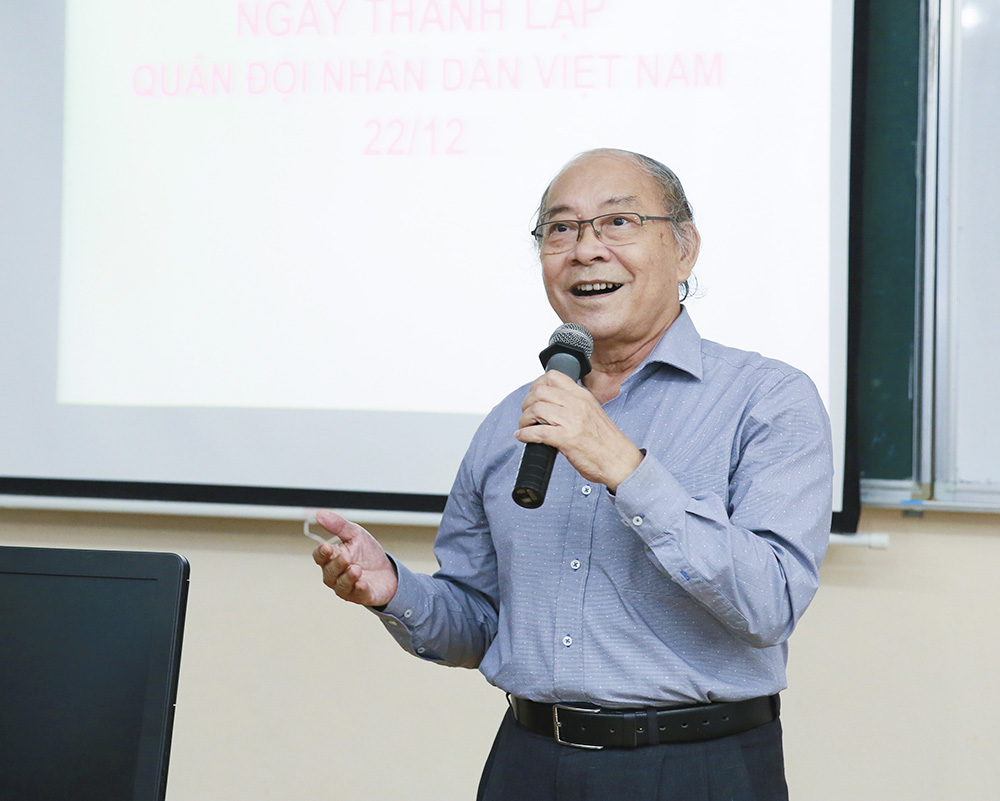 dai hoc van lang hop mat cuu chien binh c