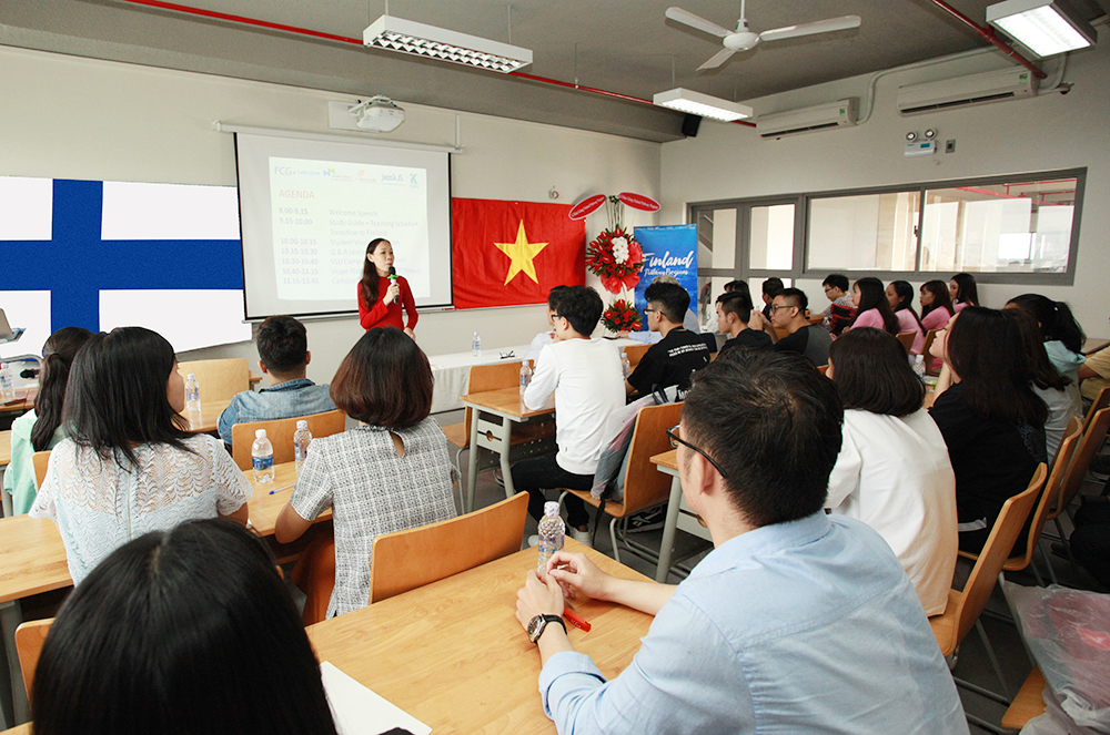 VLU khai giang lop hoc phan lan 001