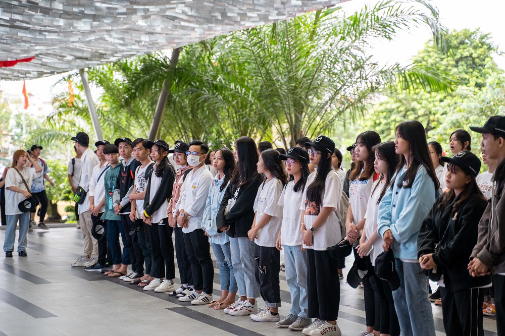 vlu hoc sinh binh duong tham quan b