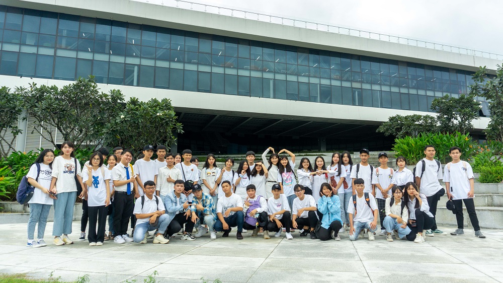 vlu hoc sinh binh duong tham quan k