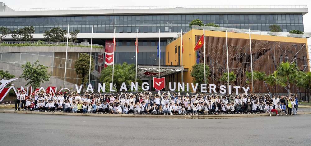 vlu hoc sinh binh duong tham quan