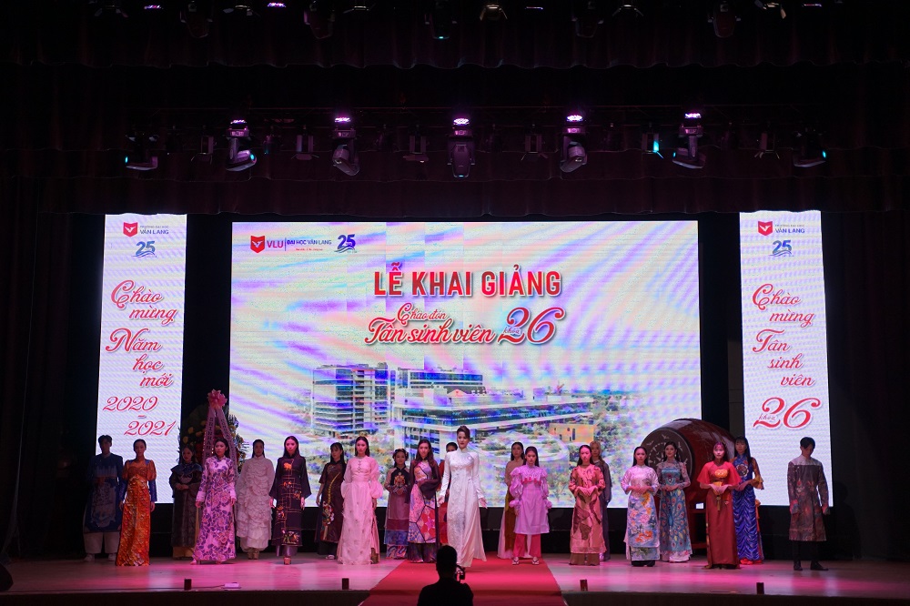 vlu le khai giang nam hoc z