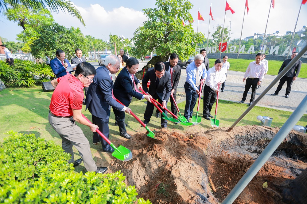 vlu dh nguyen ctn truong tan sang c