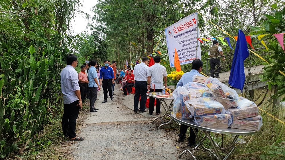 vlu khoi cong xay cau hau giang f