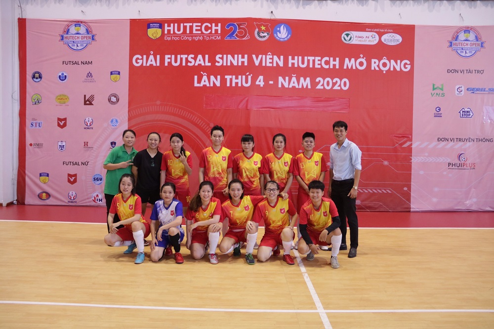 vlu bong da nu hang ba futsal hutech a