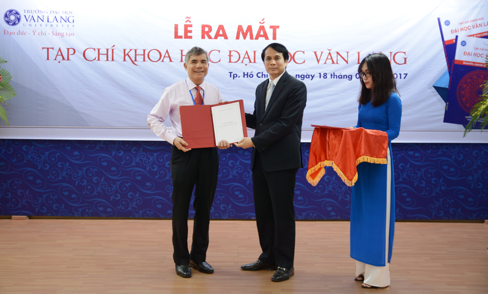 ra mat tap chi khoa hoc 002