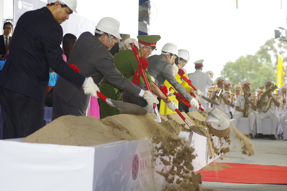 bo truong phung xuan nha khoi cong co so 008