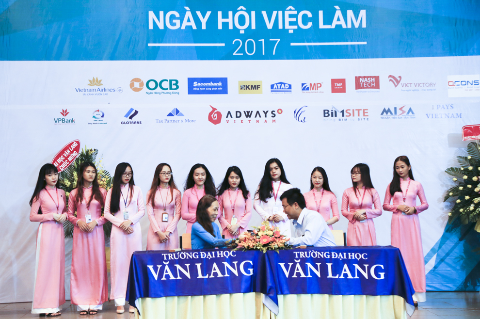 van lang 2017 ngay hoi viec lam cong tac sinh vien 14052017 MG 1741