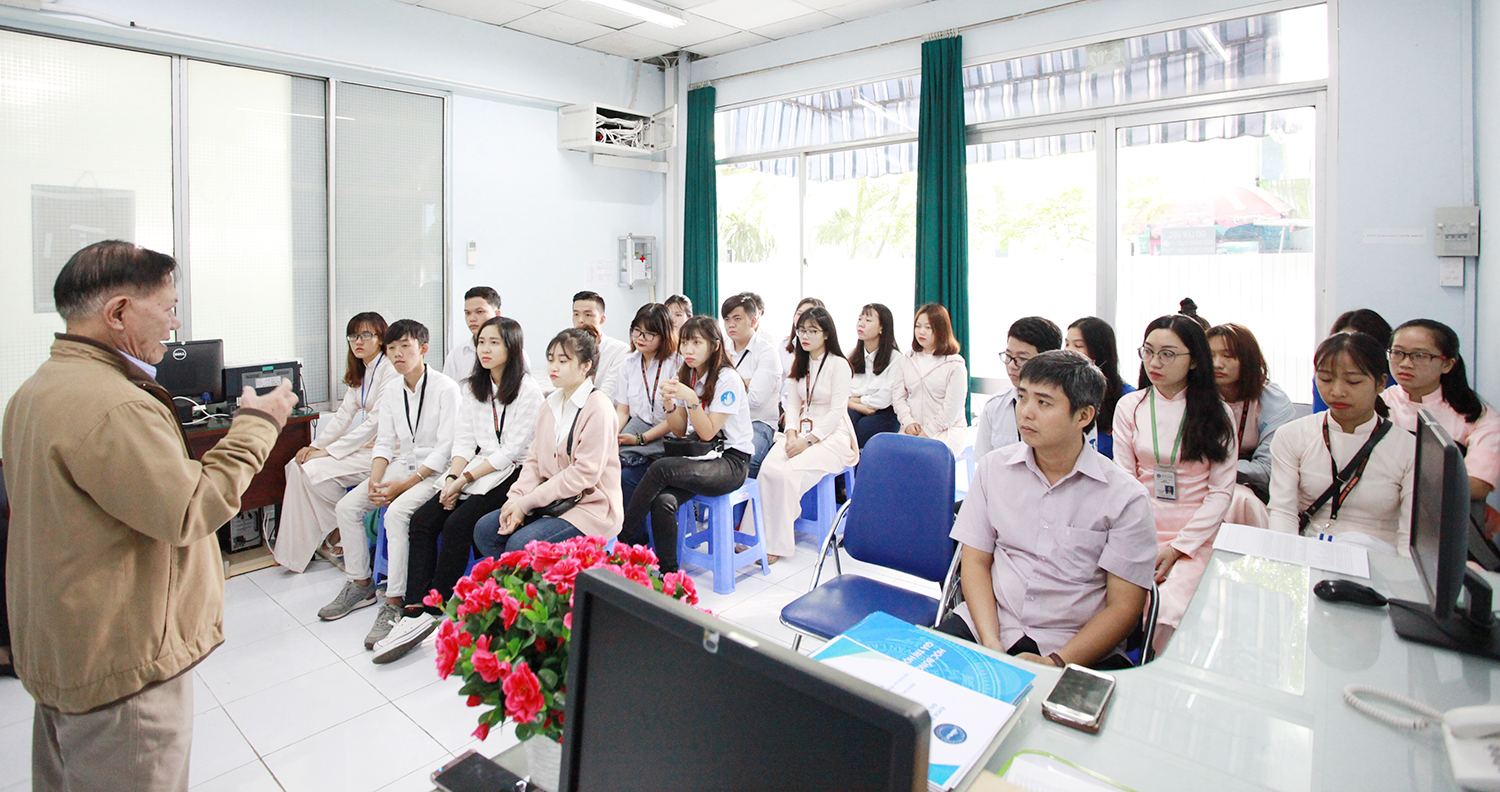 hoc bong csv khoa thuong mai 003