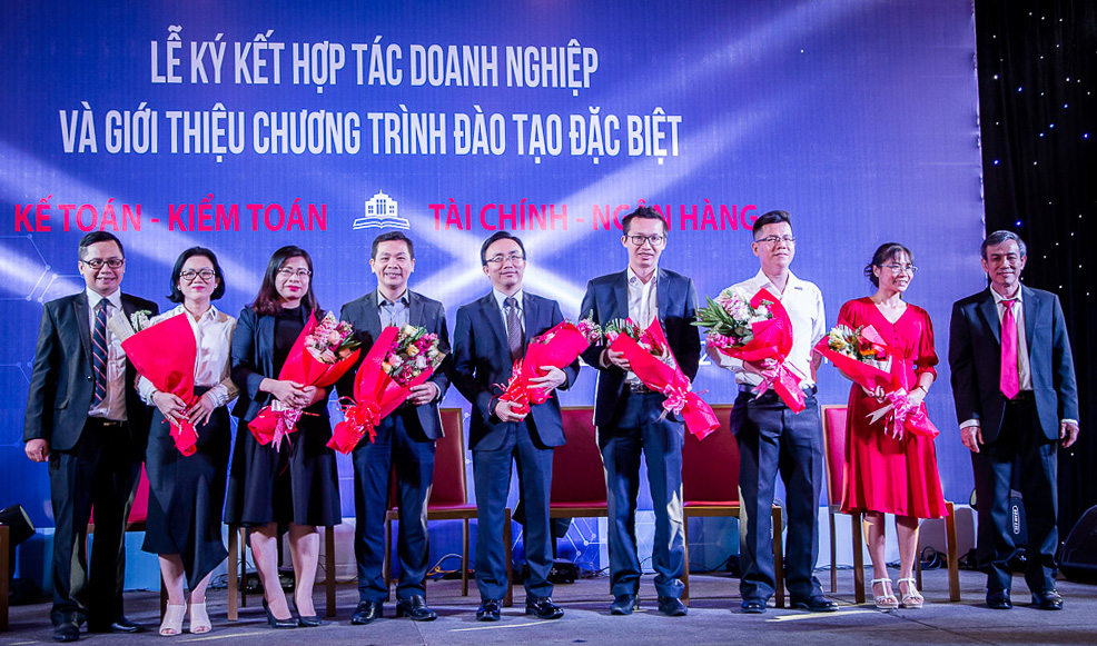 chuong trinh dac biet 002
