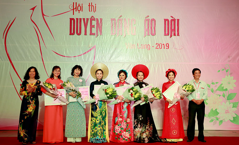 vlu duyen dang ao dai ag