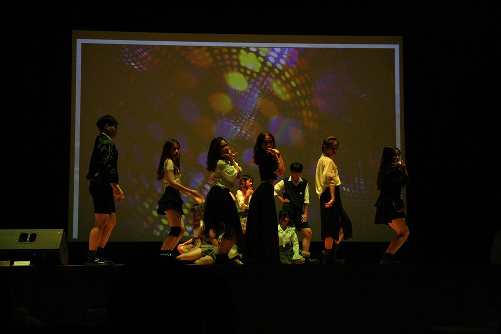 slide 001