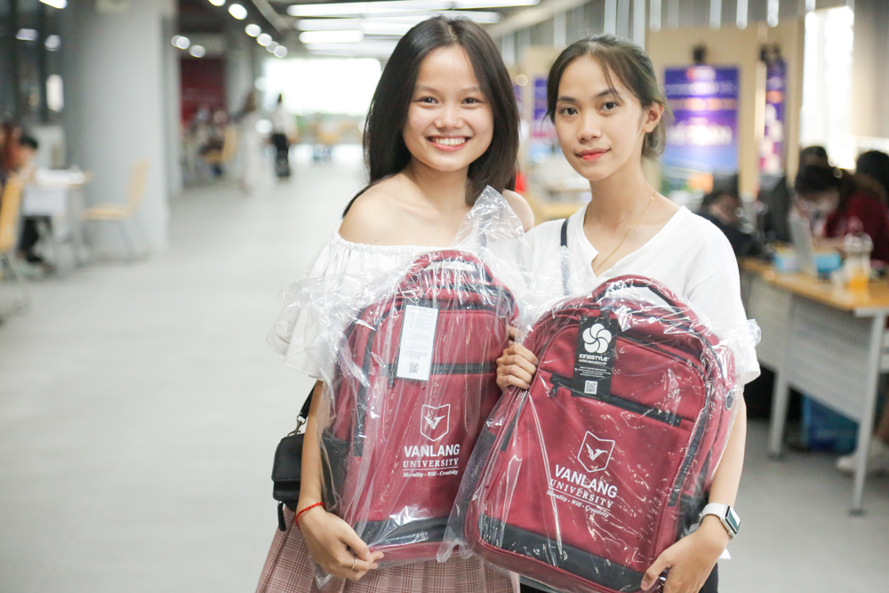 vlu tan sinh vien nhap hoc khoa 27 h