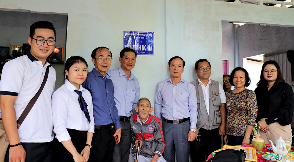 vlu trao nha tinh nghia c