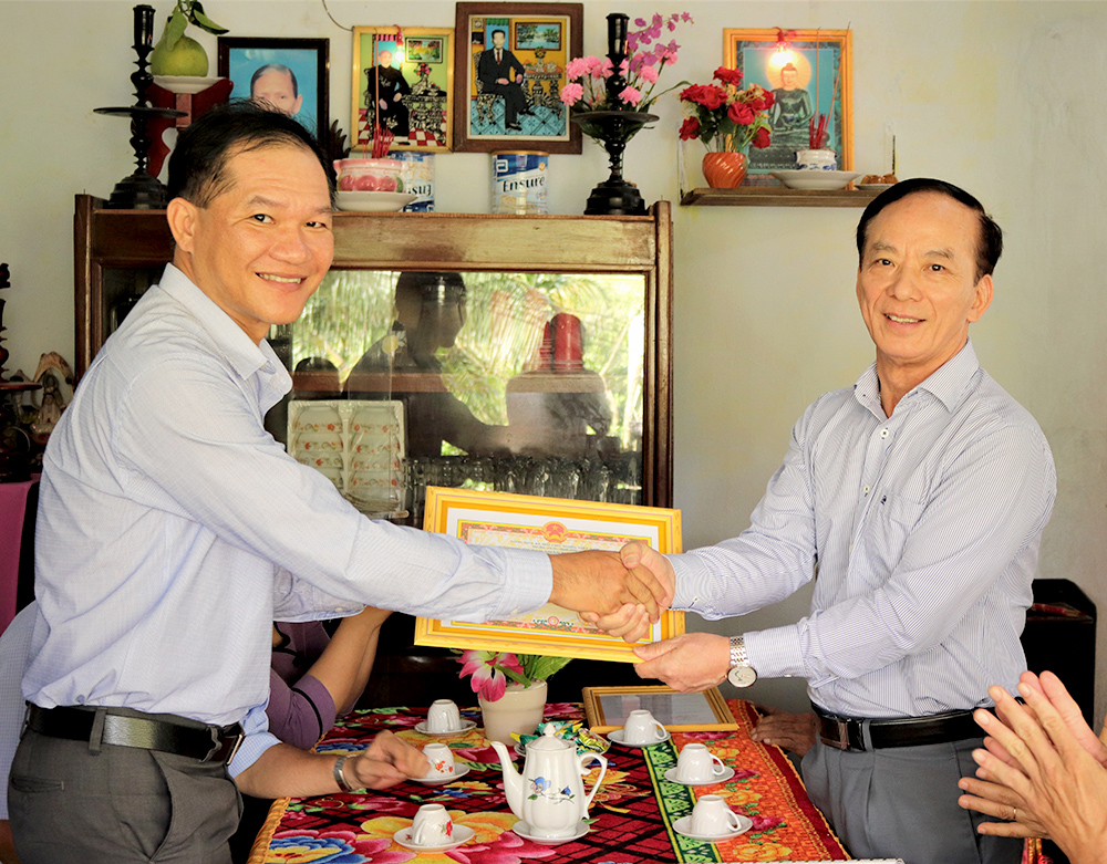 vlu trao nha tinh nghia e