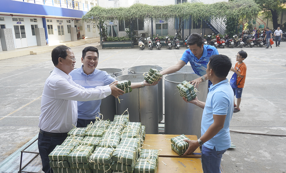 vlu ngay hoi goi banh f