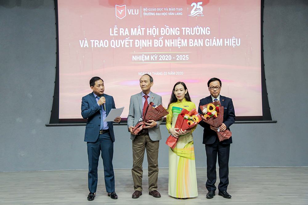 vlu hoi dong truong ra mat ajpg