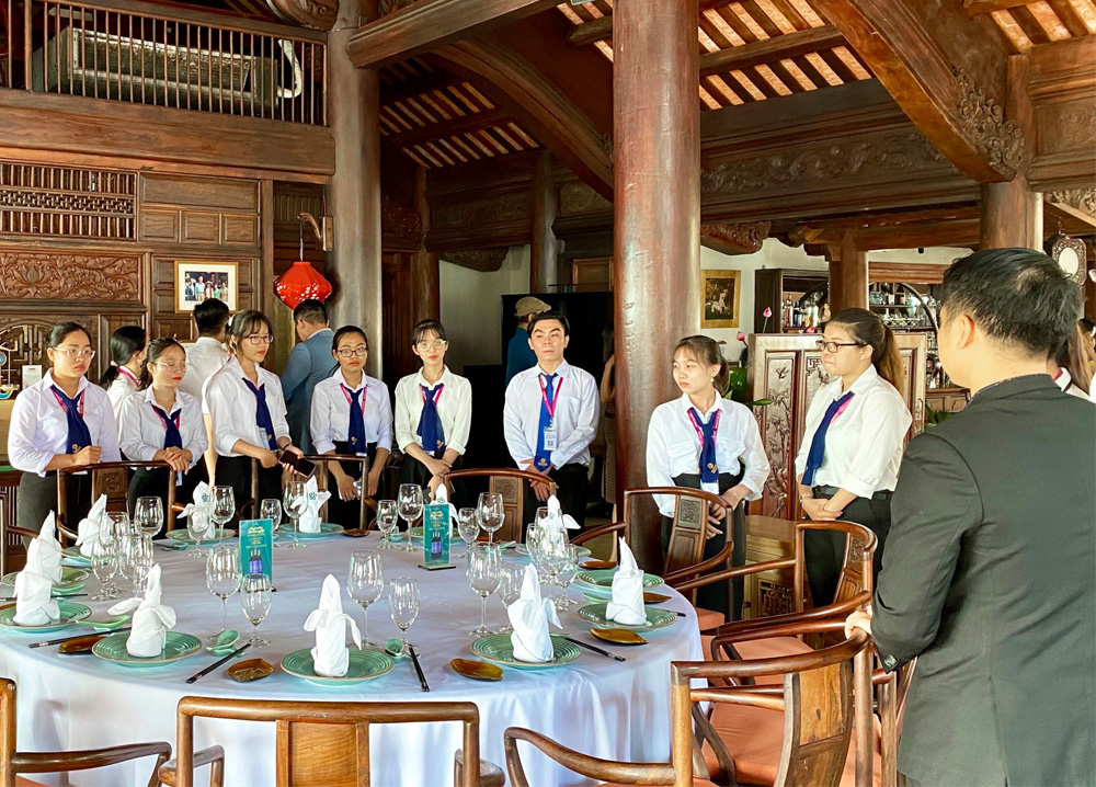 vlu sv du lich Hospitality b