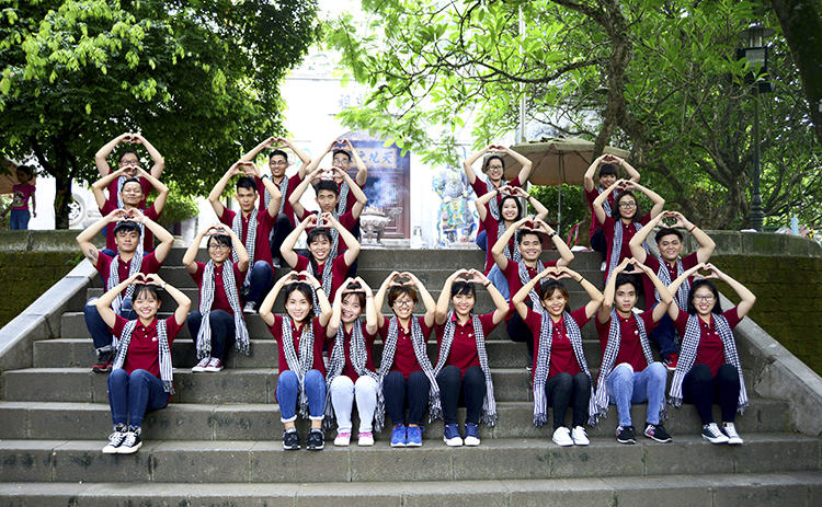 dh van lang sinh vien tham quan hoc tap tai den hung 2017 07