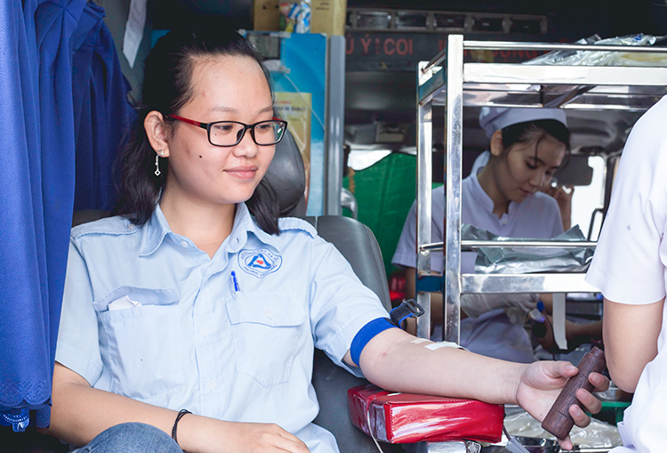 DH van lang hien mau tinh nguyen 11