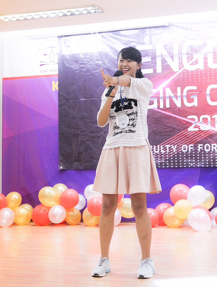 DH van lang SV ngoai ngu hat ve tinh ban 03